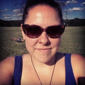 Meet your Posher, Cassandra